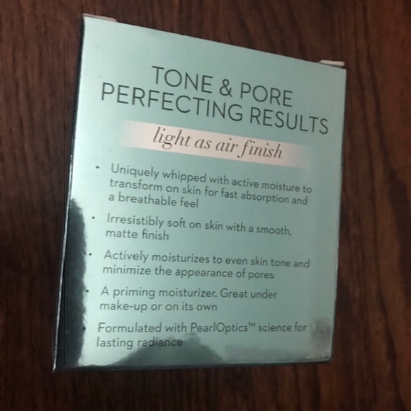 OLAY Luminous Whip Facial Moisturizer - 1.7oz NEW - Picture 3 of 3